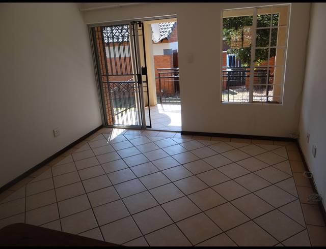 2 BEDROOM SIMPLEX FOR SALE IN MOOIKLOOF RIDGE